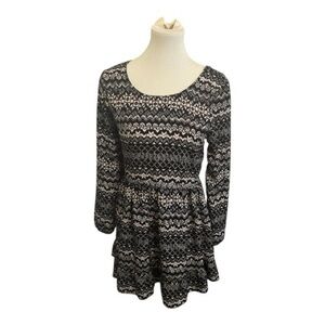 Orange Creek Geometric Black and White Dress Junior no size runs small.